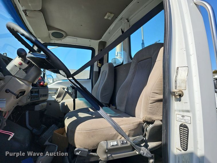 image for item DQ8608 2007 Sterling A9500 semi truck