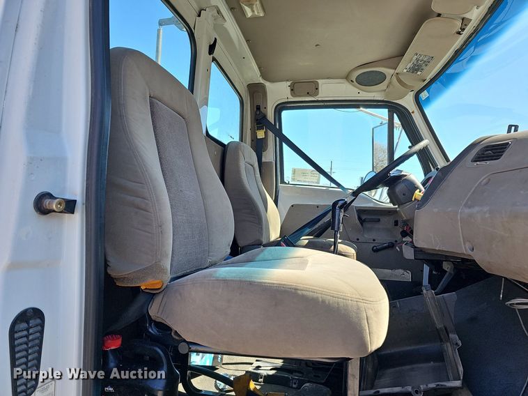 image for item DQ8608 2007 Sterling A9500 semi truck