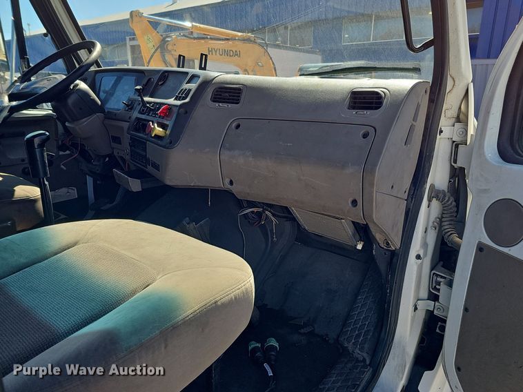 image for item DQ8608 2007 Sterling A9500 semi truck