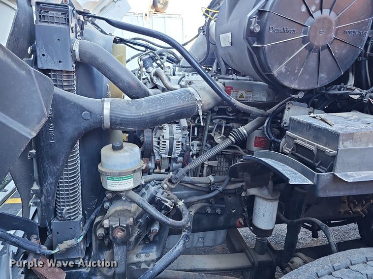 image for item DQ8608 2007 Sterling A9500 semi truck