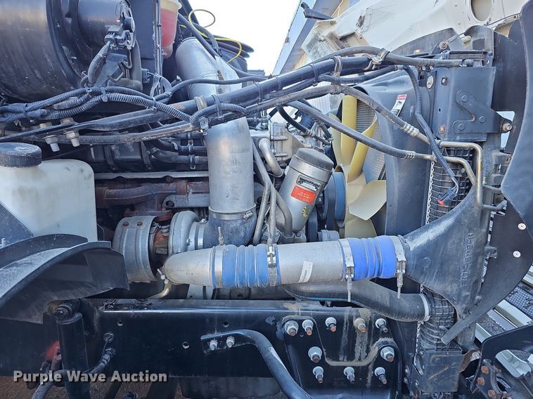 image for item DQ8608 2007 Sterling A9500 semi truck