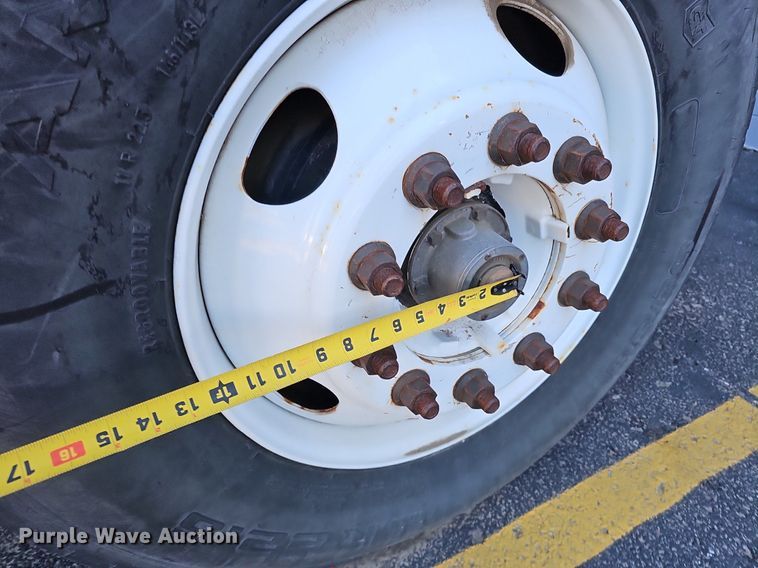 image for item DQ8608 2007 Sterling A9500 semi truck