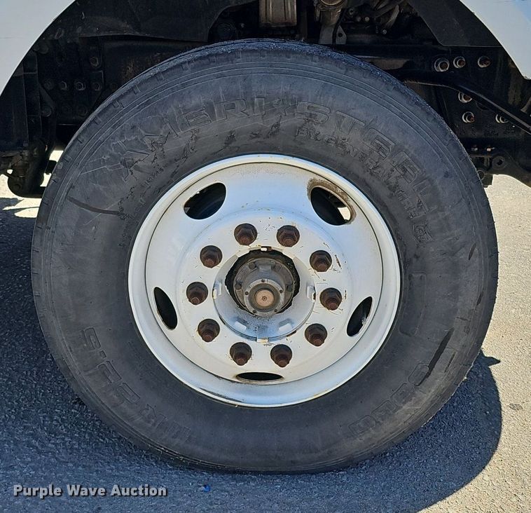 image for item DQ8608 2007 Sterling A9500 semi truck