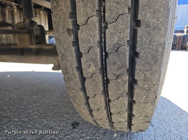 image for item DQ8608 2007 Sterling A9500 semi truck