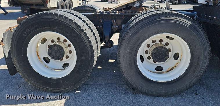 image for item DQ8608 2007 Sterling A9500 semi truck