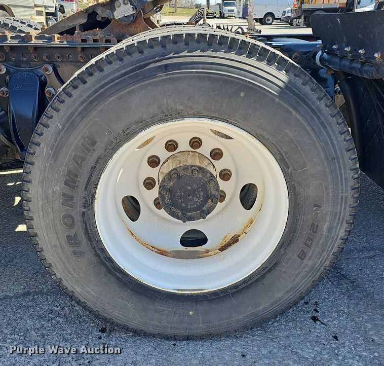 image for item DQ8608 2007 Sterling A9500 semi truck