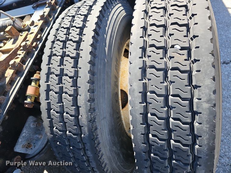 image for item DQ8608 2007 Sterling A9500 semi truck