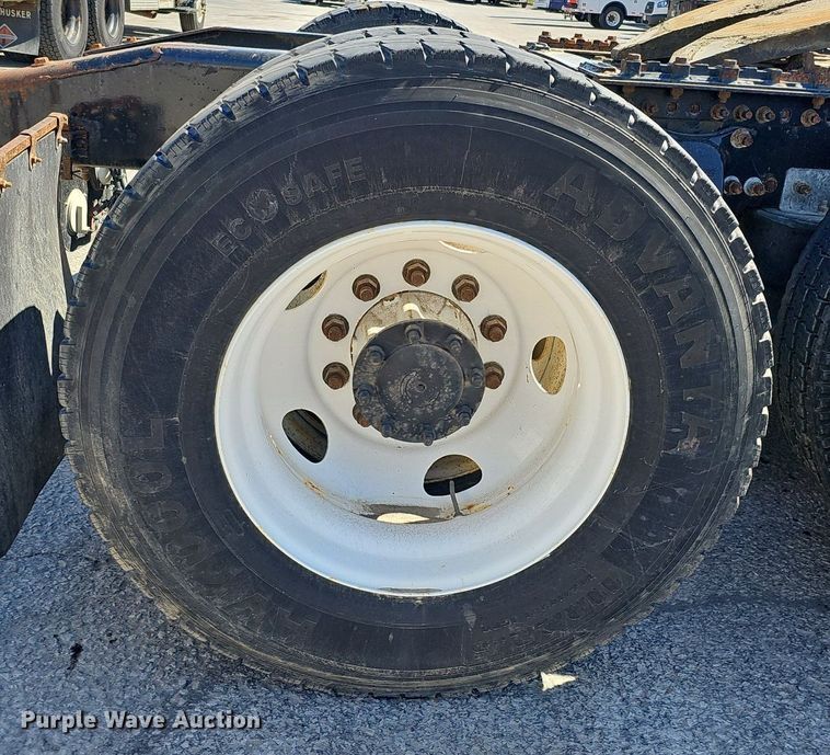 image for item DQ8608 2007 Sterling A9500 semi truck