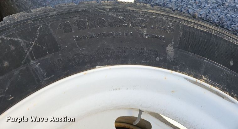 image for item DQ8608 2007 Sterling A9500 semi truck