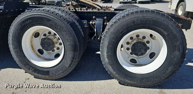 image for item DQ8608 2007 Sterling A9500 semi truck