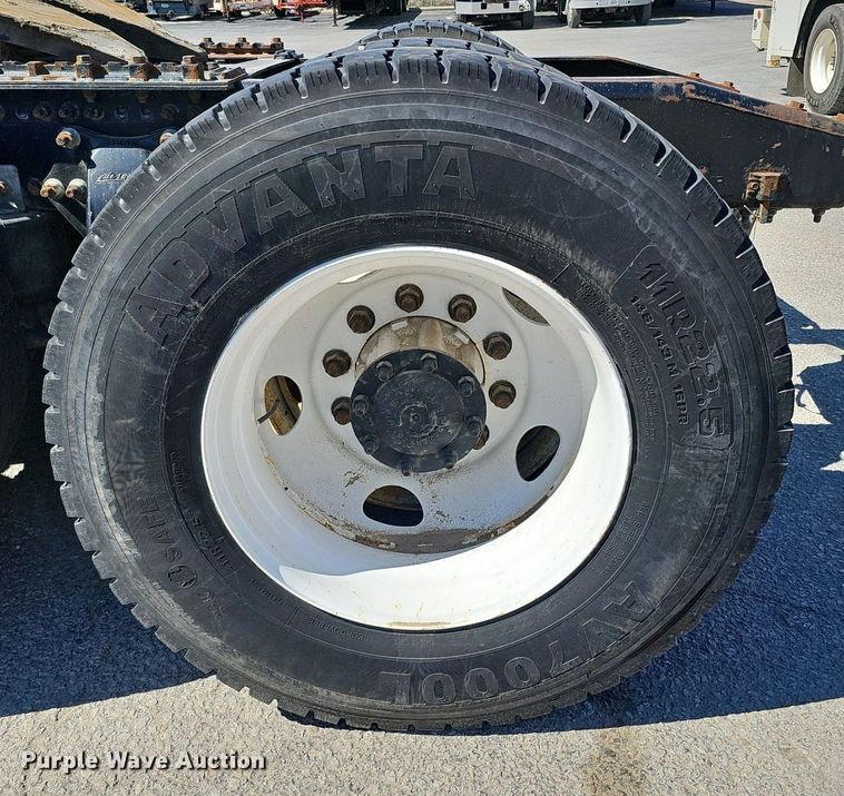 image for item DQ8608 2007 Sterling A9500 semi truck