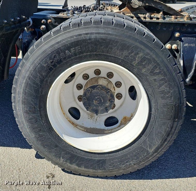 image for item DQ8608 2007 Sterling A9500 semi truck