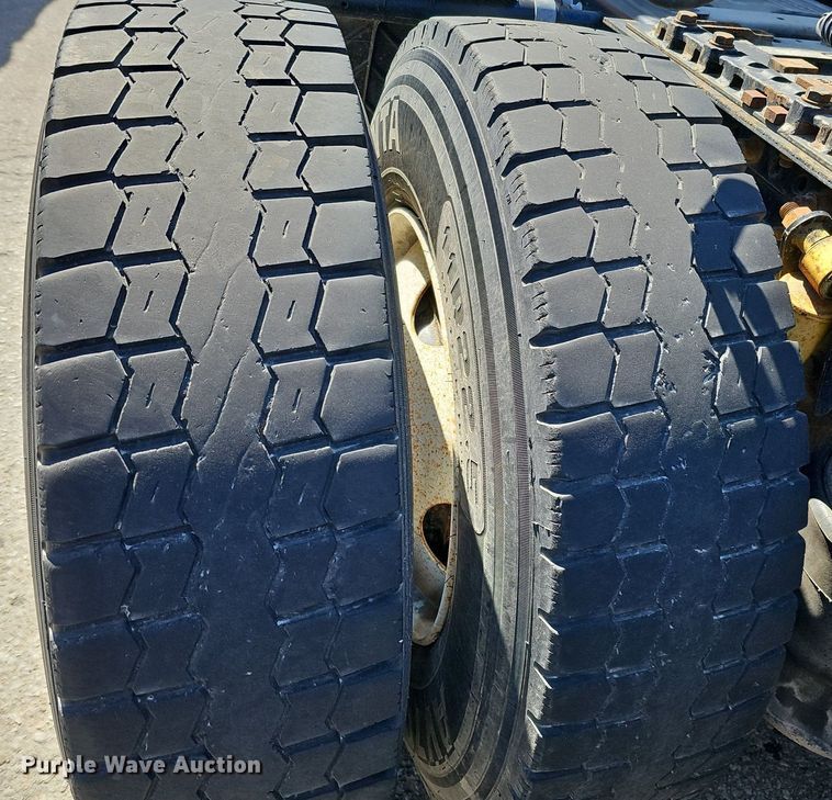 image for item DQ8608 2007 Sterling A9500 semi truck