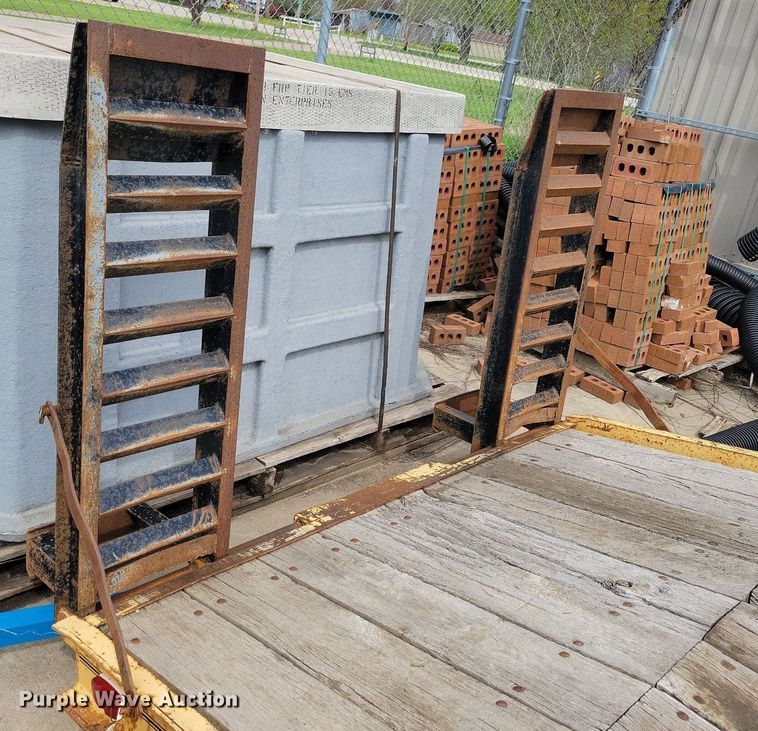 image for item DR4290 1990 Redi Haul SL1427 equipment trailer