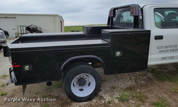 image for item DR8004 2018 Ford F450 Super Duty XL Crew Cab flatbed truck