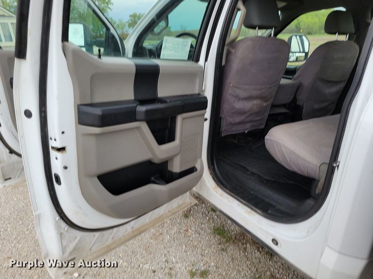 image for item DR8004 2018 Ford F450 Super Duty XL Crew Cab flatbed truck