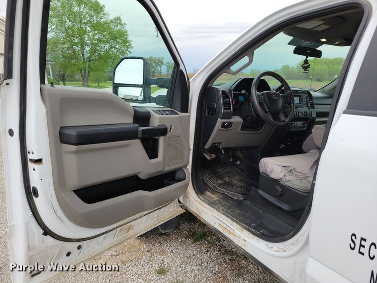 image for item DR8004 2018 Ford F450 Super Duty XL Crew Cab flatbed truck