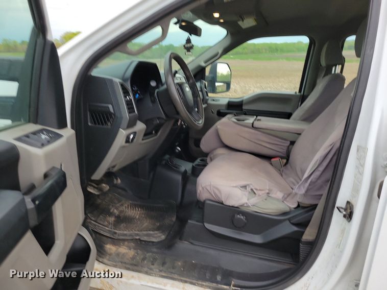 image for item DR8004 2018 Ford F450 Super Duty XL Crew Cab flatbed truck