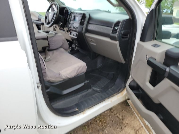 image for item DR8004 2018 Ford F450 Super Duty XL Crew Cab flatbed truck