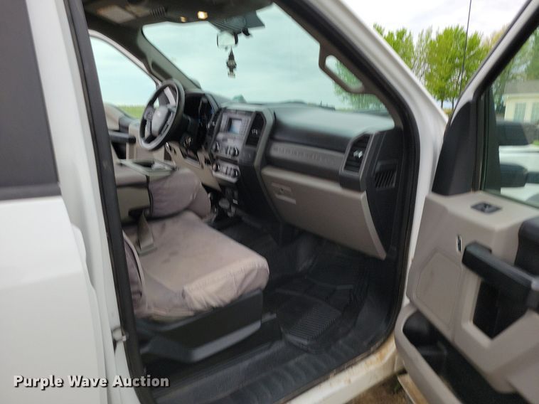 image for item DR8004 2018 Ford F450 Super Duty XL Crew Cab flatbed truck