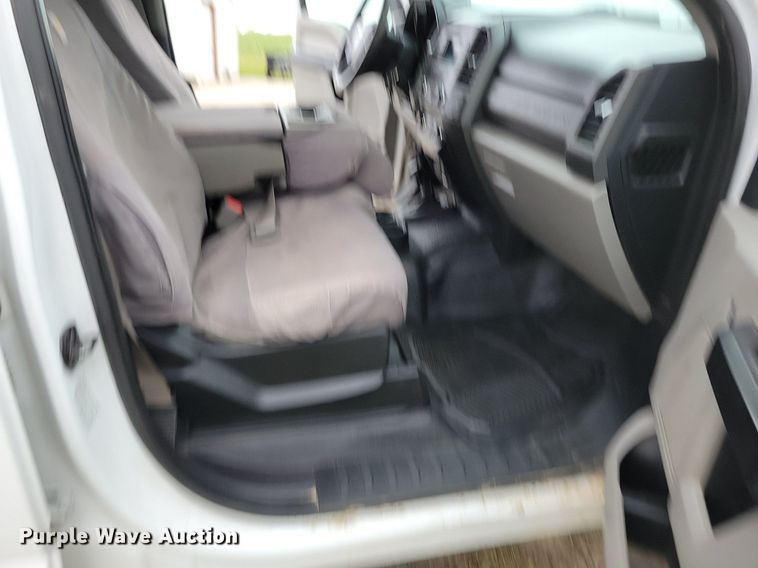 image for item DR8004 2018 Ford F450 Super Duty XL Crew Cab flatbed truck