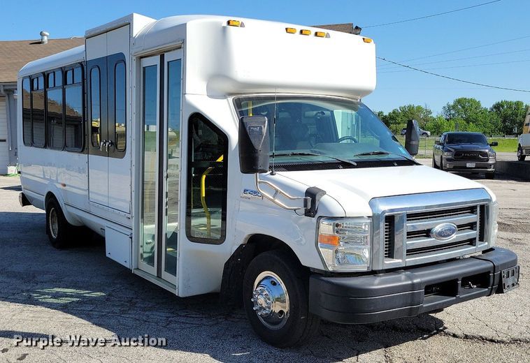 image for item DR8033 2010 Eldorado Aerotech Ford 240 shuttle bus