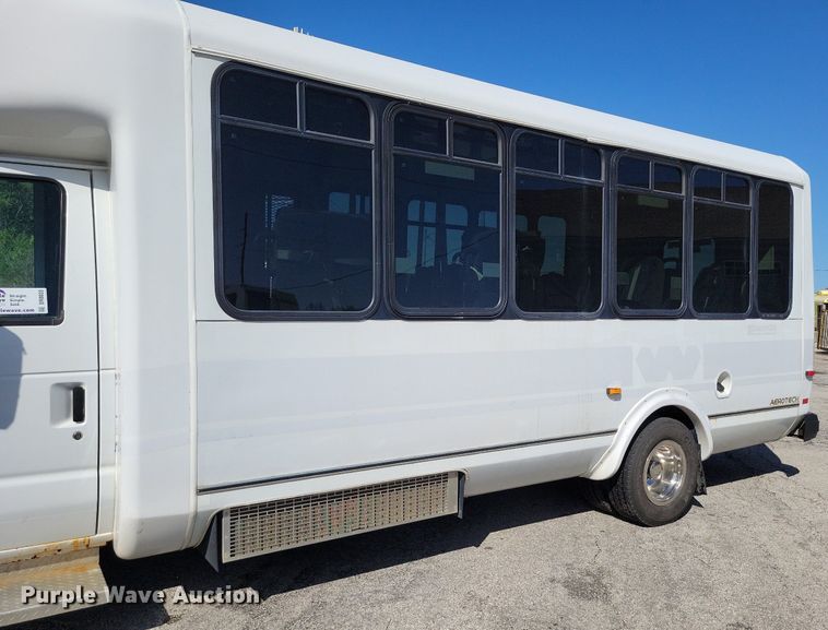 image for item DR8033 2010 Eldorado Aerotech Ford 240 shuttle bus