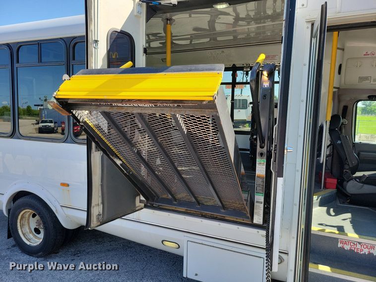 image for item DR8033 2010 Eldorado Aerotech Ford 240 shuttle bus