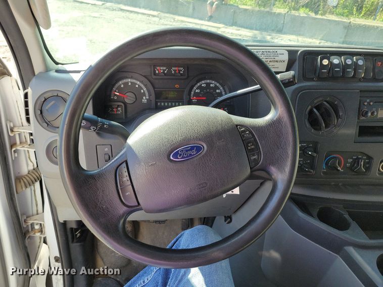 image for item DR8033 2010 Eldorado Aerotech Ford 240 shuttle bus