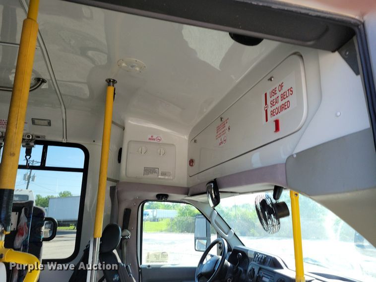 image for item DR8033 2010 Eldorado Aerotech Ford 240 shuttle bus