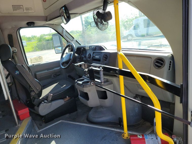 image for item DR8033 2010 Eldorado Aerotech Ford 240 shuttle bus