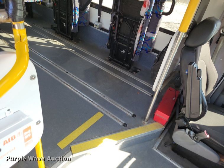 image for item DR8033 2010 Eldorado Aerotech Ford 240 shuttle bus