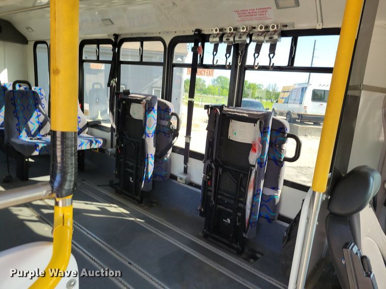 image for item DR8033 2010 Eldorado Aerotech Ford 240 shuttle bus