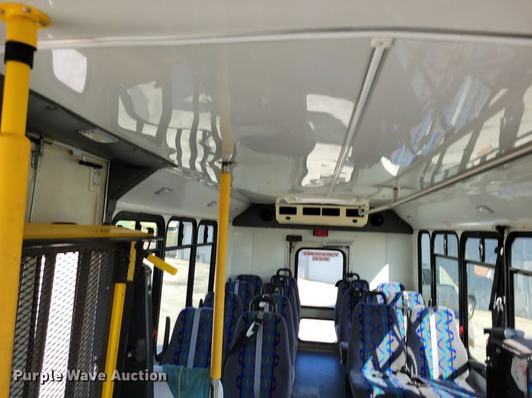 image for item DR8033 2010 Eldorado Aerotech Ford 240 shuttle bus