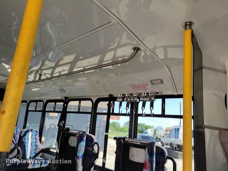 image for item DR8033 2010 Eldorado Aerotech Ford 240 shuttle bus