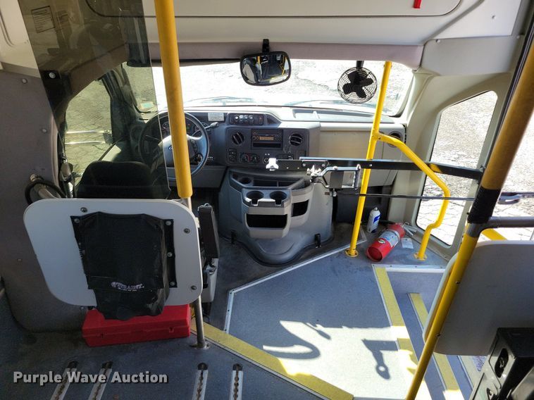 image for item DR8033 2010 Eldorado Aerotech Ford 240 shuttle bus