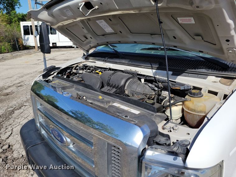 image for item DR8033 2010 Eldorado Aerotech Ford 240 shuttle bus