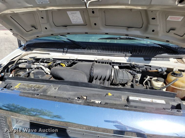 image for item DR8033 2010 Eldorado Aerotech Ford 240 shuttle bus