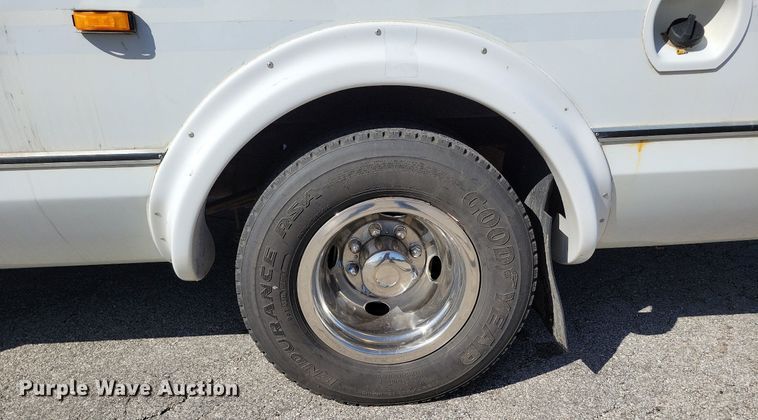 image for item DR8033 2010 Eldorado Aerotech Ford 240 shuttle bus