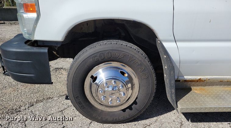 image for item DR8033 2010 Eldorado Aerotech Ford 240 shuttle bus