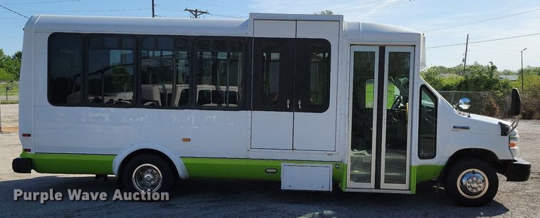 image for item DR8034 2011 Eldorado Aerotech Ford 240 shuttle bus