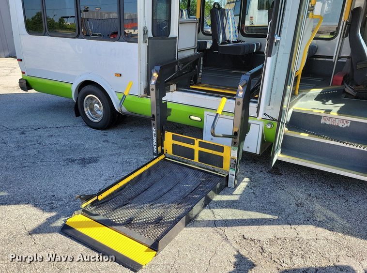 image for item DR8034 2011 Eldorado Aerotech Ford 240 shuttle bus