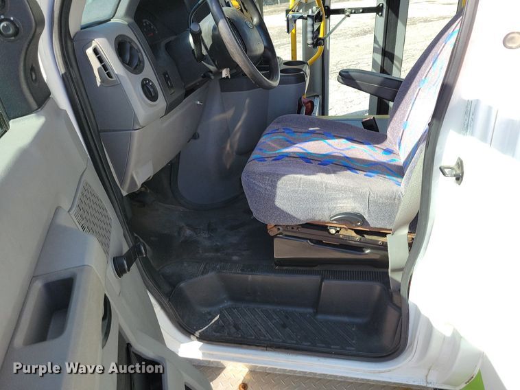 image for item DR8034 2011 Eldorado Aerotech Ford 240 shuttle bus