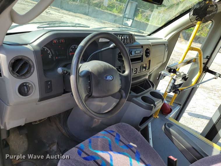 image for item DR8034 2011 Eldorado Aerotech Ford 240 shuttle bus