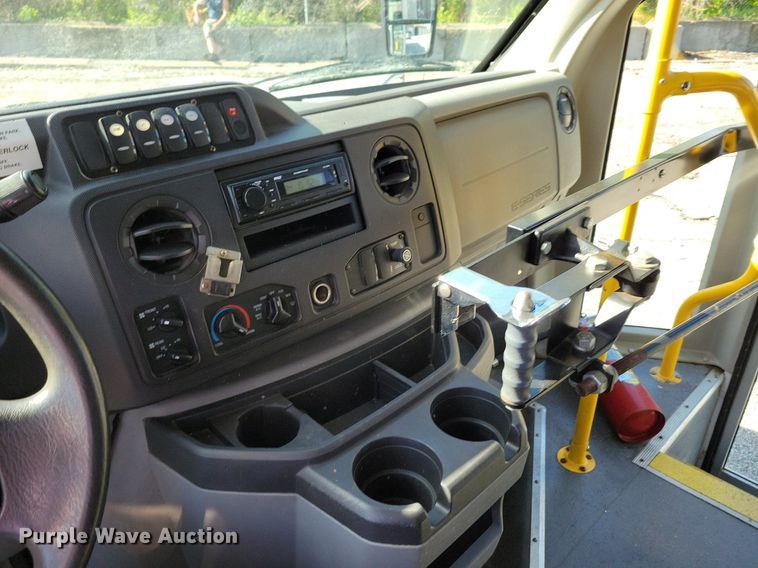 image for item DR8034 2011 Eldorado Aerotech Ford 240 shuttle bus