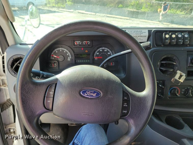 image for item DR8034 2011 Eldorado Aerotech Ford 240 shuttle bus