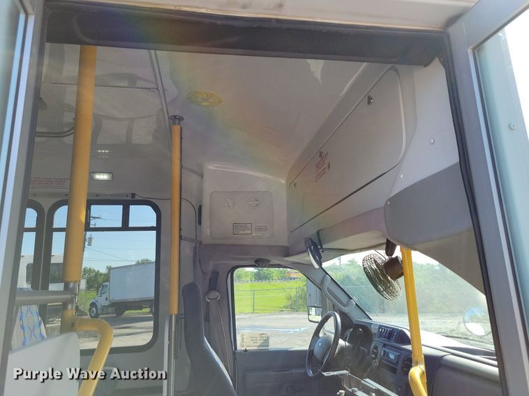 image for item DR8034 2011 Eldorado Aerotech Ford 240 shuttle bus