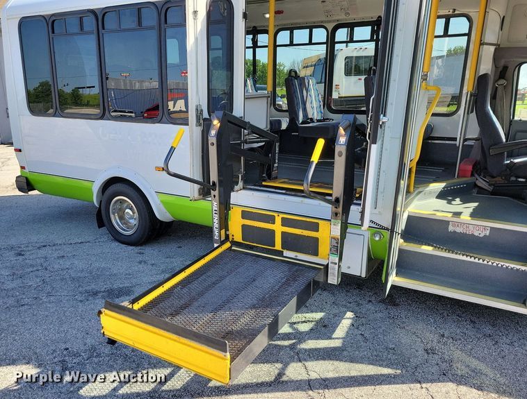 image for item DR8034 2011 Eldorado Aerotech Ford 240 shuttle bus