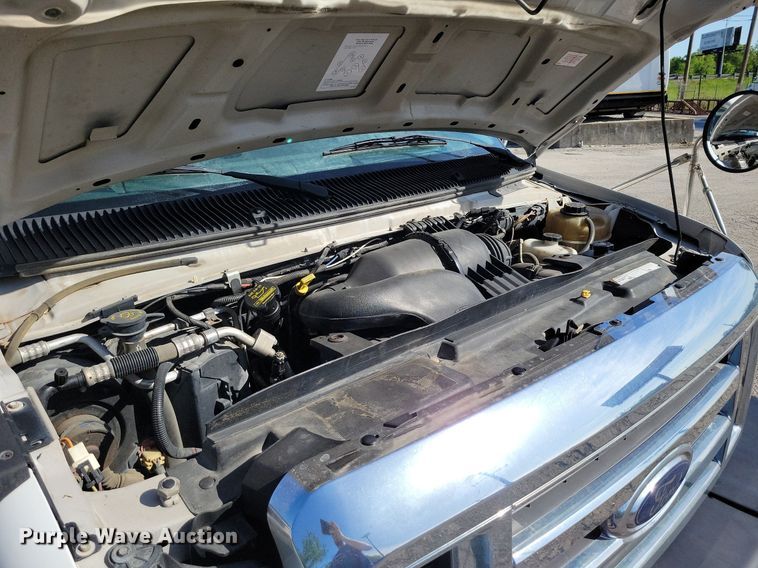 image for item DR8034 2011 Eldorado Aerotech Ford 240 shuttle bus