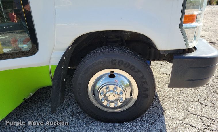 image for item DR8034 2011 Eldorado Aerotech Ford 240 shuttle bus